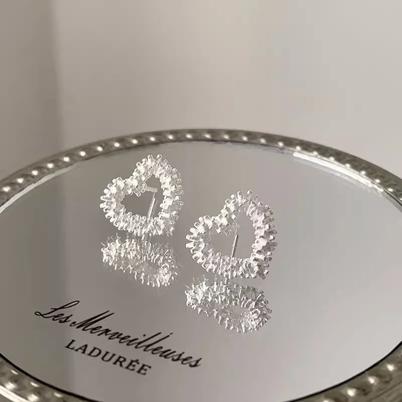 الحد الأدنى القلب الزنمة وأقراط للنساء فضية اللون موضة تنوعا ارتداء اليومي مجوهرات اكسسوارات