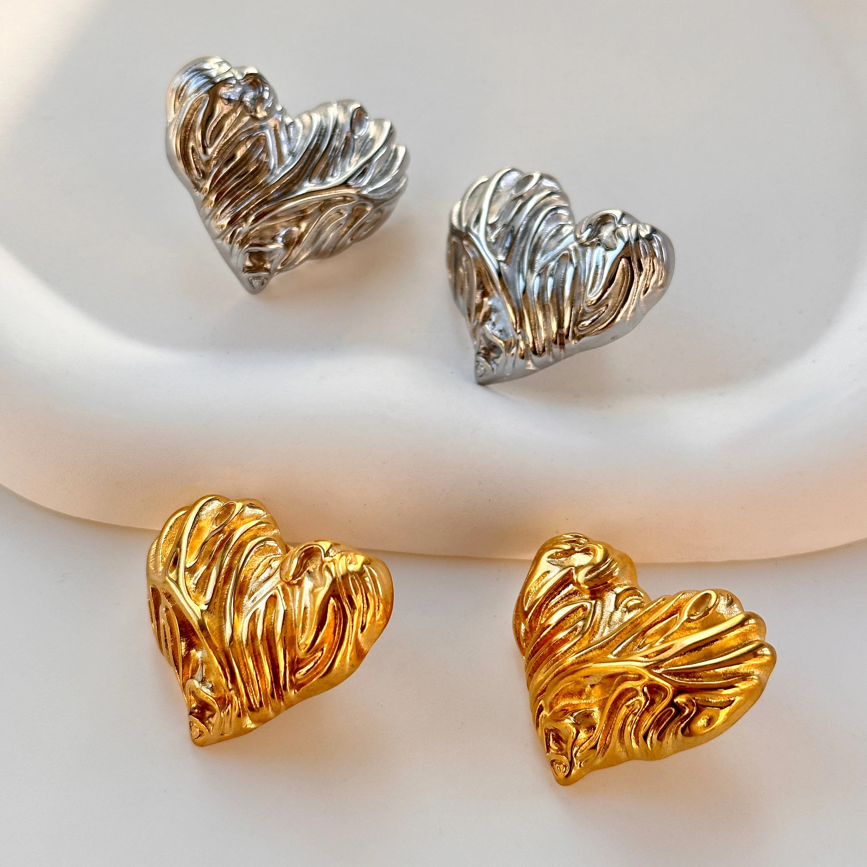 

DASEIN 18k Gold Plated Vintage Embossed Love Heart Pleated Earrings Hypoallergenic Stainless Steel Modern Jewelry for Women Gift