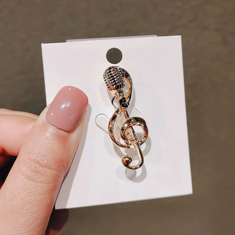 Metal Personality Microphone Brooch for Women High-end Trendy Pin Elegant Musical Note Creative Sweater Suit Accessory