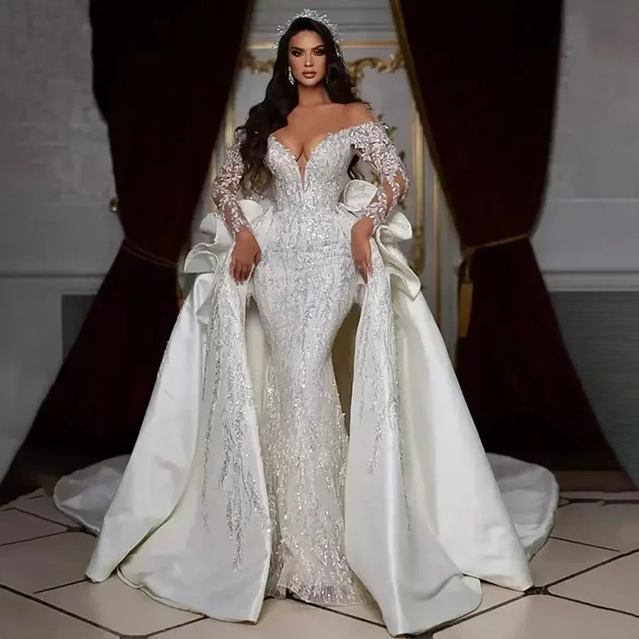 Abito da sposa a sirena scintillante con scollo a V di lusso Abito staccabile con spalle scoperte Abito da sposa con perline di cristallo a maniche lunghe personalizzato