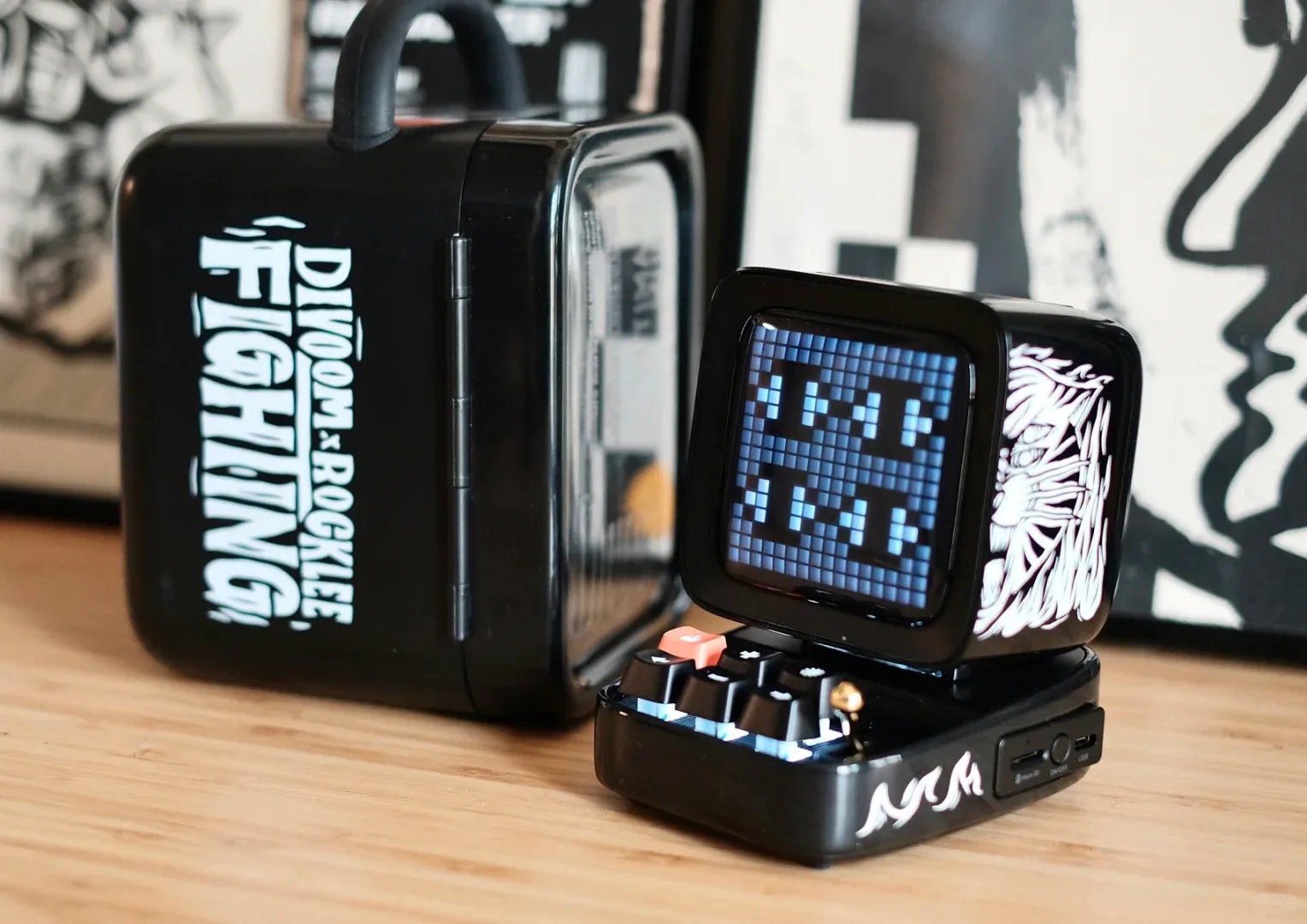 Divoom DITOO ROCKL Pixel مكبر صوت بلوتوث لاسلكي أسود ميكانيكي ريترو نموذج كمبيوتر مكبر صوت ذكي لسطح المكتب ساعة منبه