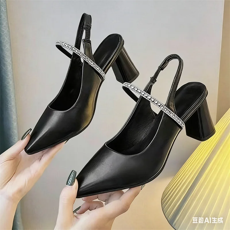 Sandalias de tacón de bloque con punta en pico y diamantes de imitación para mujer, sin espalda, con punta cerrada, elegantes, a juego con vestidos, tacones altos, novedad de verano 2026