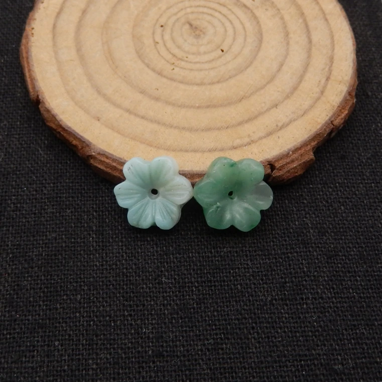 

2PCS Natural Stone Green Chalcedony Pendants Beads 13x13x3mm 1.5g Women's DIY Beauty Jewelry Making Accessories