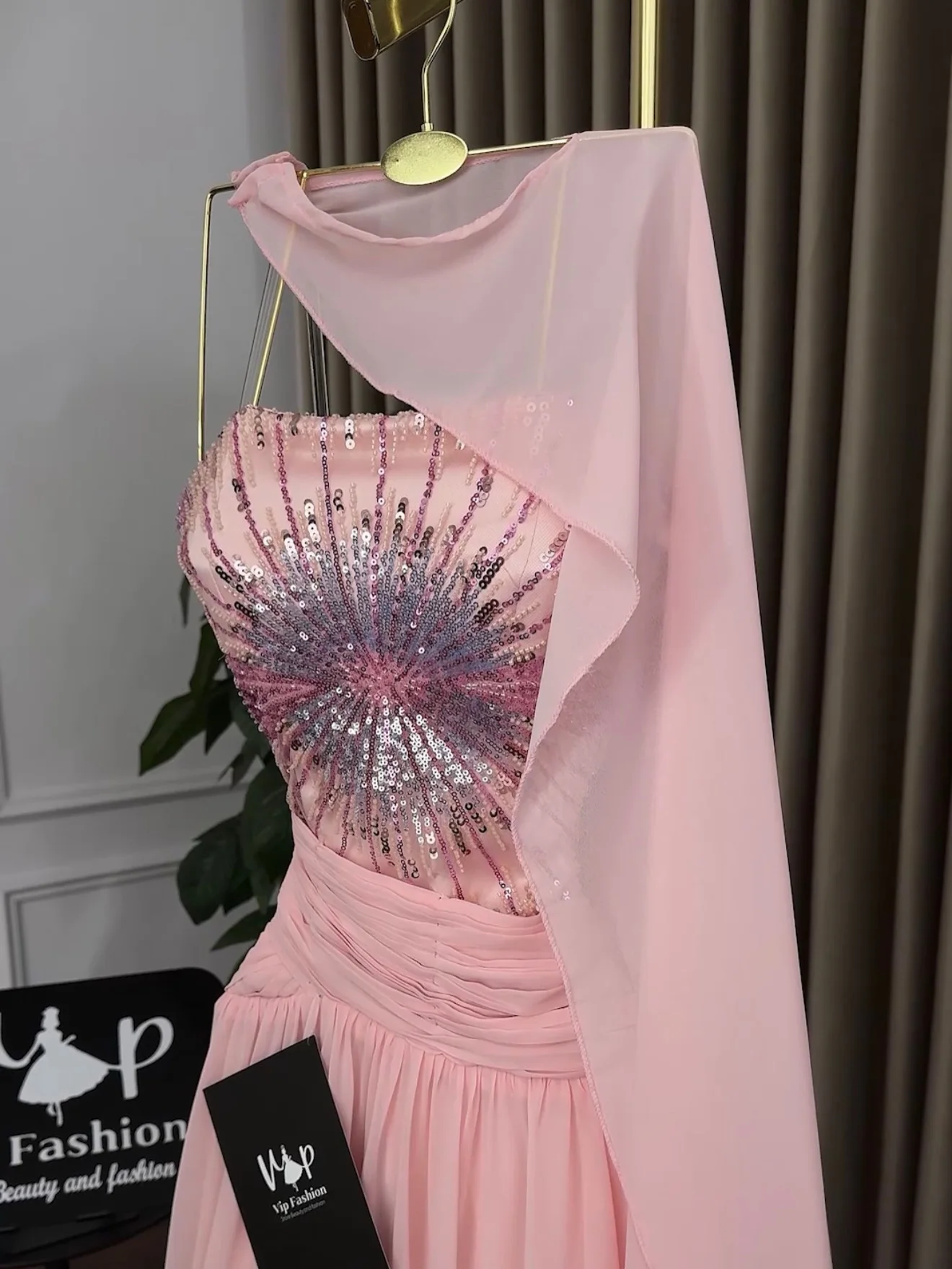 

Индивидуальный пошив: Вечернее платье макси А-силуэта из шифона с пайетками, без бретелек, цвета пыльной розы, с драпированными рукавами-накидкой, для женщин, для торжественных мероприятий и выпускных вечеров