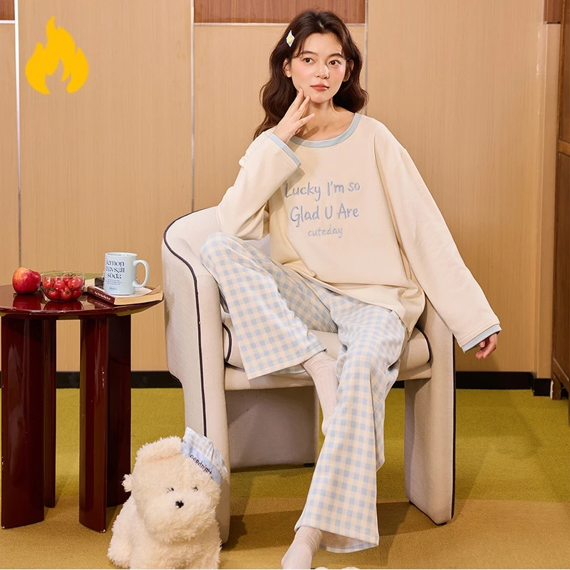 Women's pajamas, made of cashmere and silk, are warm and fashionable for autumn and winter. They feature sweet and cartoon desig