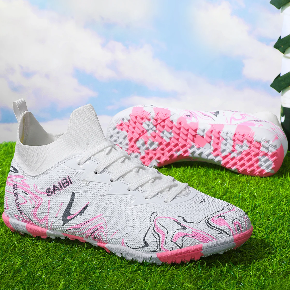 

Professional men's soccer shoes with TF broken nails, wear-resistant and anti slip, effectively protecting the ankle