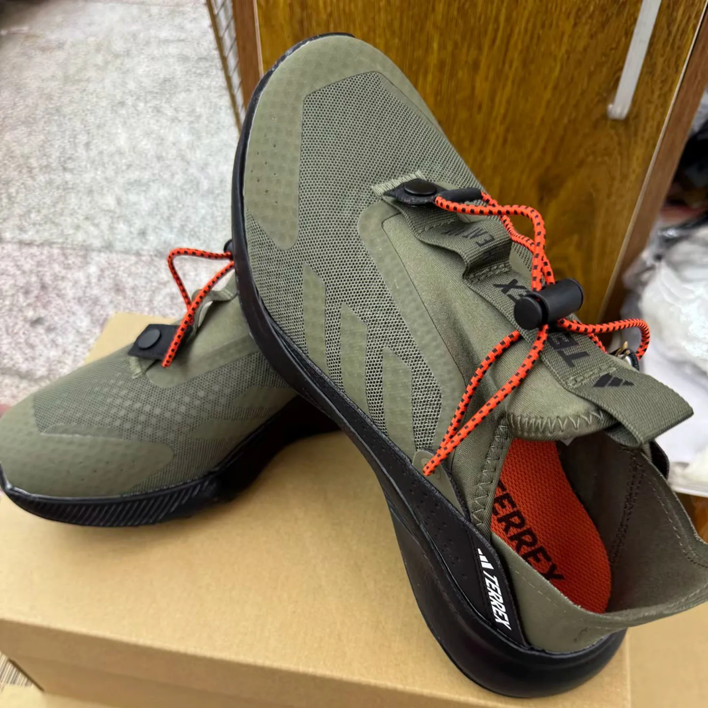 Zapatillas de Sismo  Terrex para Hombre, con Amortiguación Estable, para Montañismo y Deportes al Aire Libre, Mode...