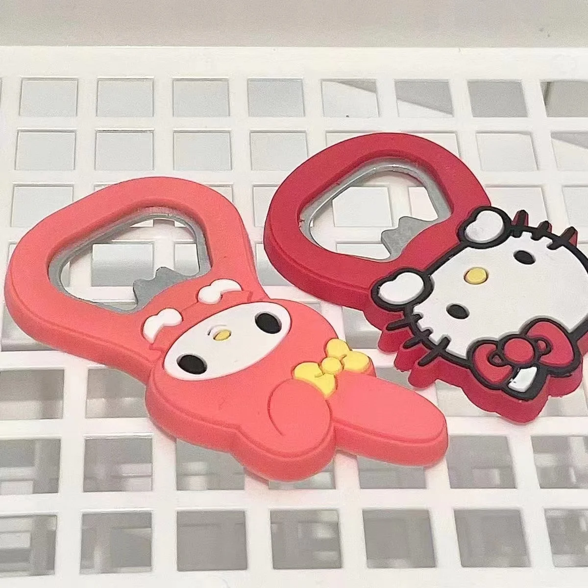 Hello Kitty Melody Cute Kawaii Portable Home Beer Bottle Opener Magnet Suction Refrigerator Wall-mounted Bottle Opener Wholesale