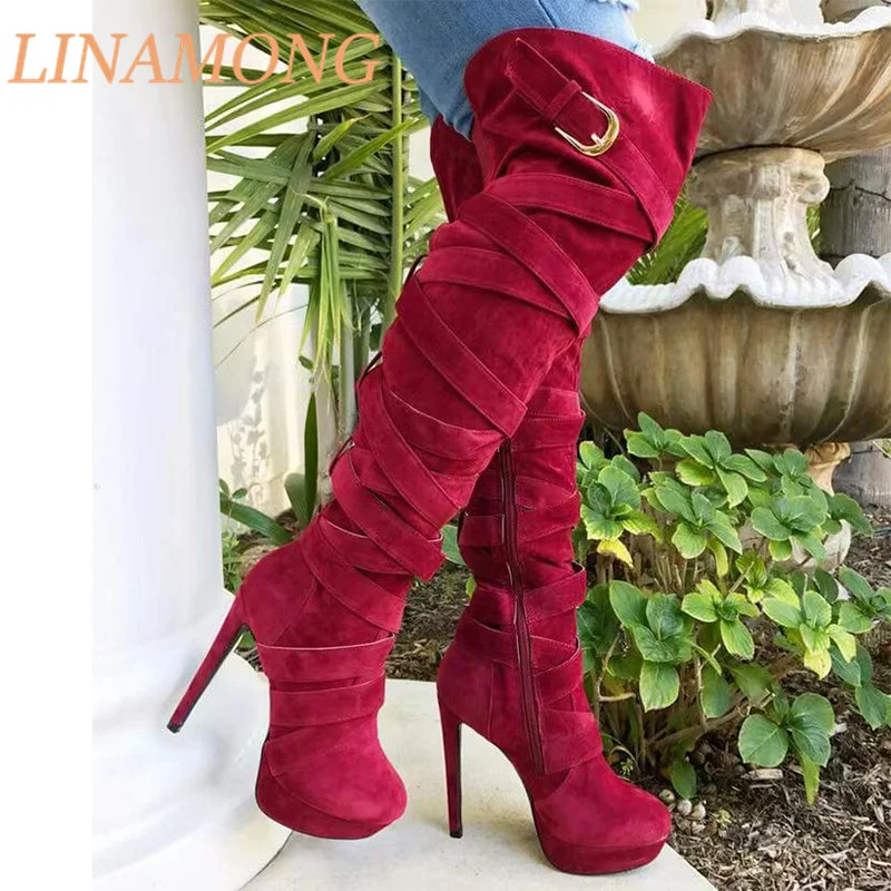 

Замшевые сапоги-ботфорты на платформе с боковой молнией, декоративными пряжками, круглым носком, минималистичным дизайном, на шпильке, с длинным голенищем