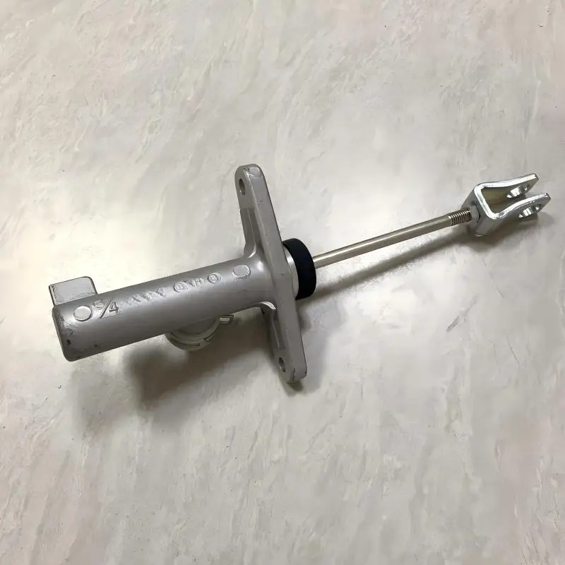 8-98117639-2 8-98117639-0 8981176392 8981176390   clutch master cylinder for Isuzu 4JJ1  truck parts