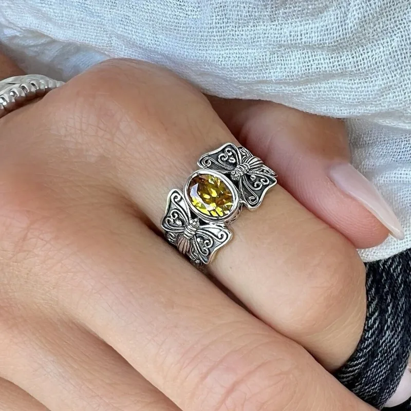 Vintage Carving Butterfly Design Women's Ring Inlaid Synthetic Zirconia Elegance Ring Bohemian Style Jewelry