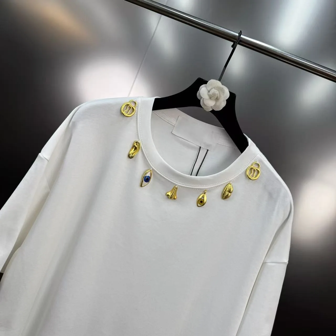 2025 الخريف تي شيرتات قصيرة الاكمام الثقيلة مشبك معدني الديكور تنوعا قطنية عالية الجودة فضفاضة موضة أسود أبيض عادية التي شيرت فتاة #4