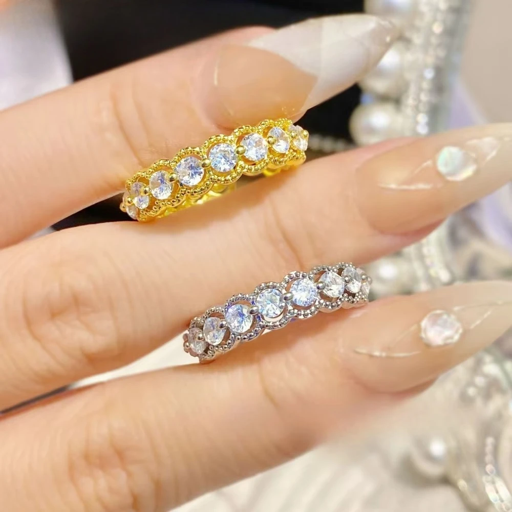 Luxurious 925 sterling silver vintage lace round diamond wedding ring for women. A low-key and simple diamond ring.
