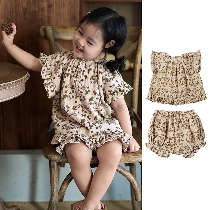 

Одежда для маленьких девочек, милые рубашки с цветочным принтом и шорты с рукавами-крылышками, комплект из двух предметов, комплект одежды в стиле ретро для маленьких девочек