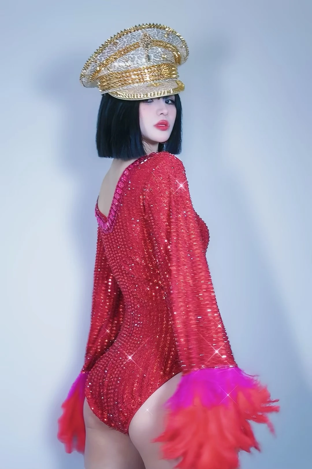 Lieyan, monos elásticos con diamantes de imitación rojos brillantes para mujer, recién llegado, ropa para actuación en fiesta de cumpleaños, disfraz con manga de plumas