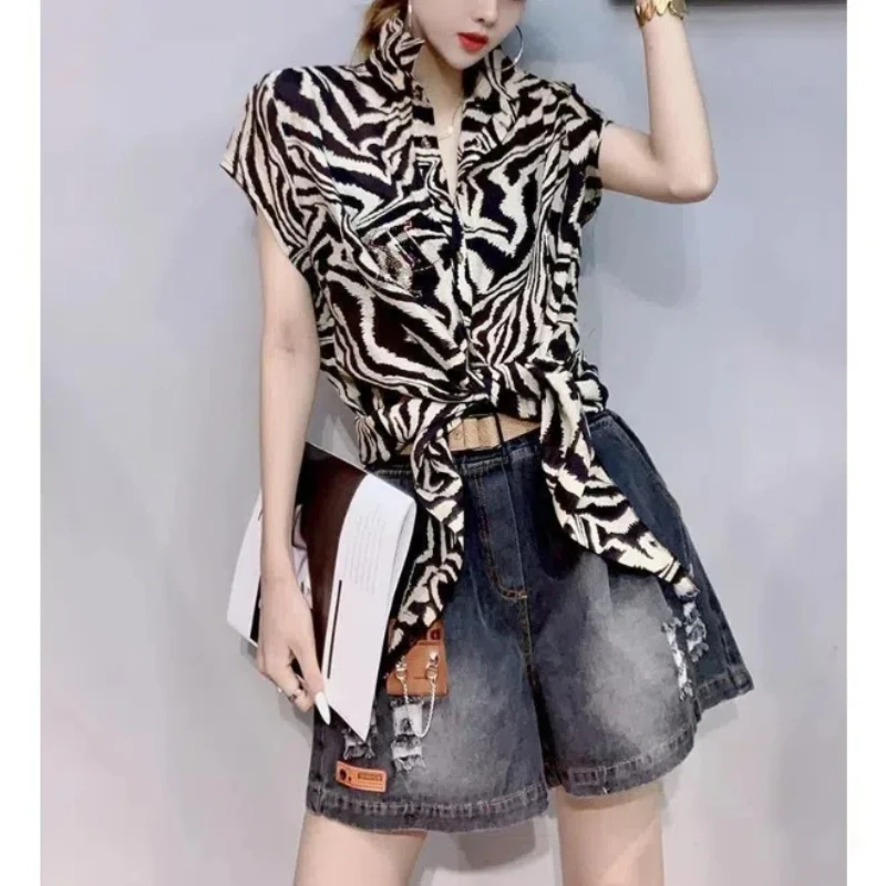 

2024Summer Women's Casual Fashion Elegant Commuting Diamond studded Printed Button Chiffon Loose and Slimming Stylish Design Top