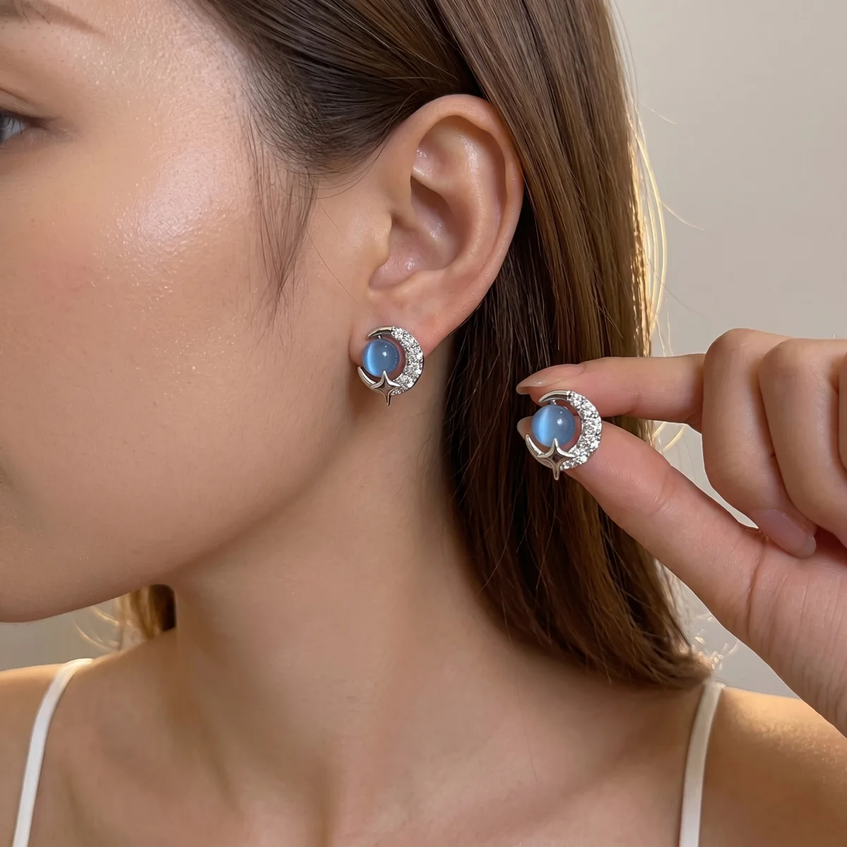 Ice through the gradual change  stud earrings female niche wind temperament sweet cute feeling star moon design simple