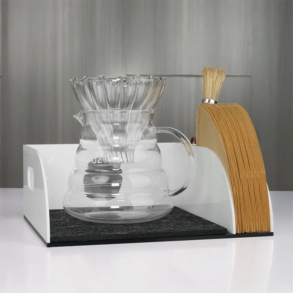 Der Acryl-Kaffee-Organizer-Ständer hält eine Kaffee maschine und einen Kaffee papier filter mit einem Wärme isolation kissen