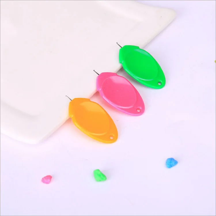 

5PCS1 package color random color thumb threading machine threading machine manual DIY sewing accessories threading machine needl