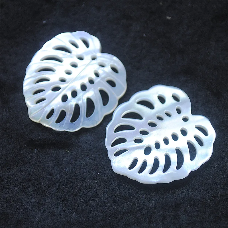 2PCS Saltwater Shell Pendants Natural Mother Of Pearl Carving Leaf 23X24MM White Colors Wholesale Price Free Shippings