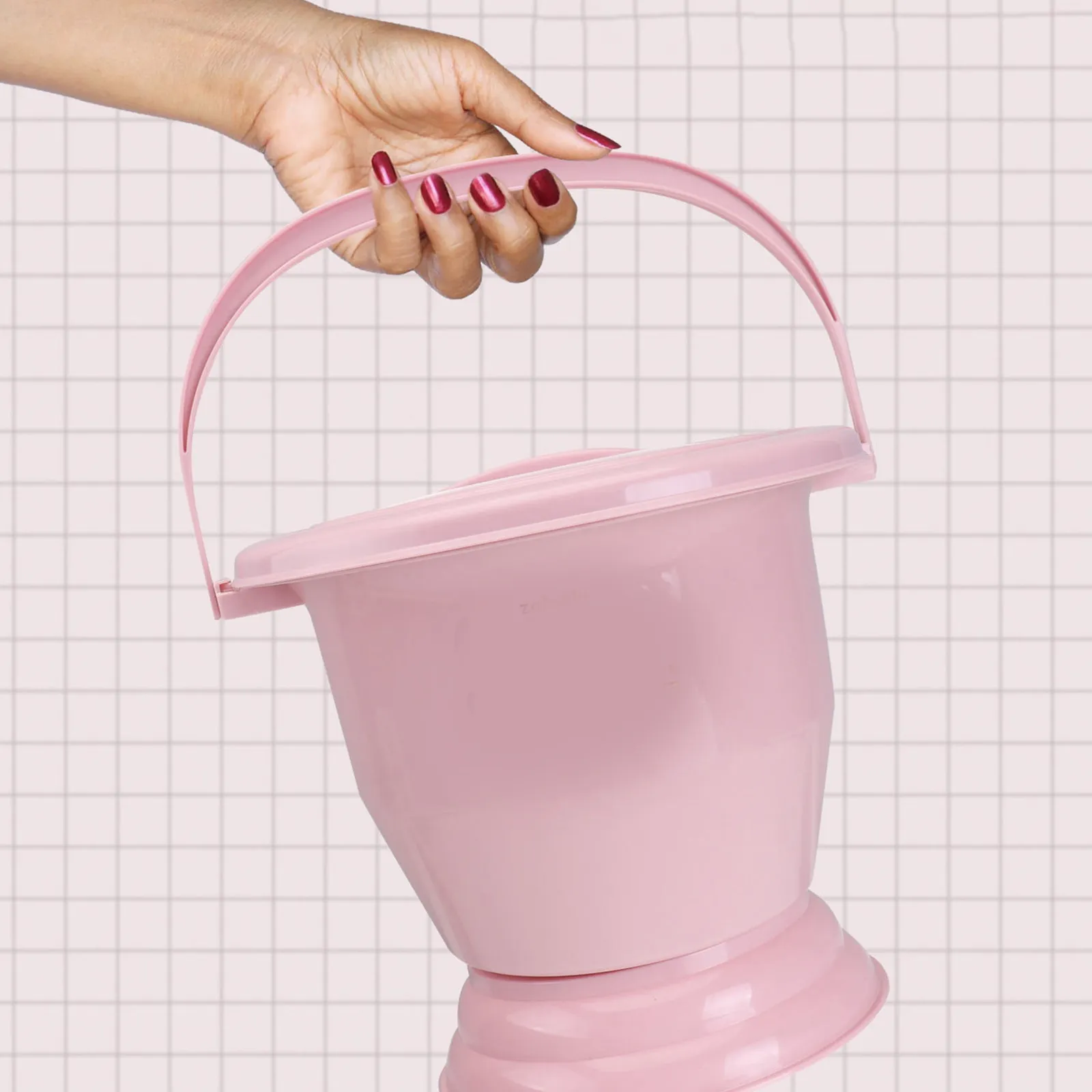 Portable Thickened Chamber Pot with Secure Buckle Lid – Bedpan for Adults, Elderly, Pregnant Women & Kids
