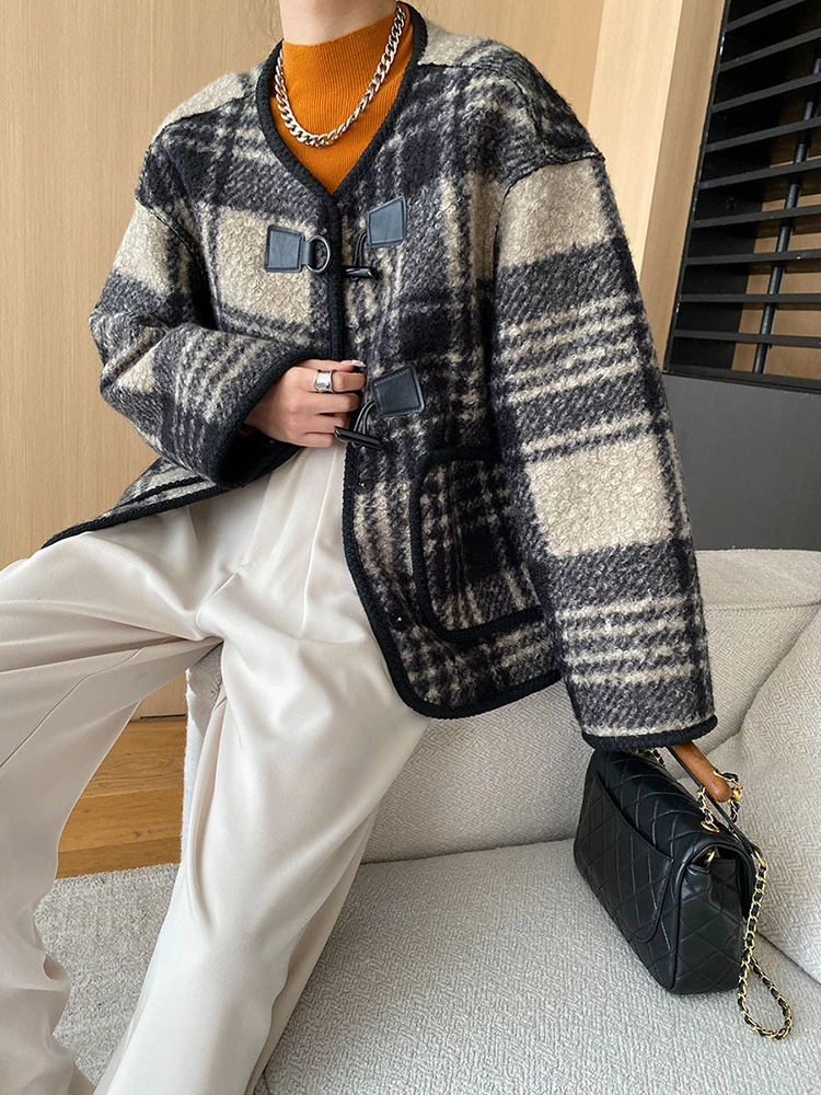 [LANMREM] Vintage Plaid Contrast Color Wool Coat For Womrn Round Neck Single Breasted Thick Jackets 2024 Winter New 26C188