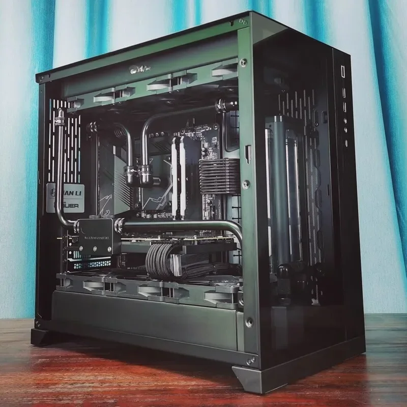 No light pollution, split water-cooled desktop computer mainframe