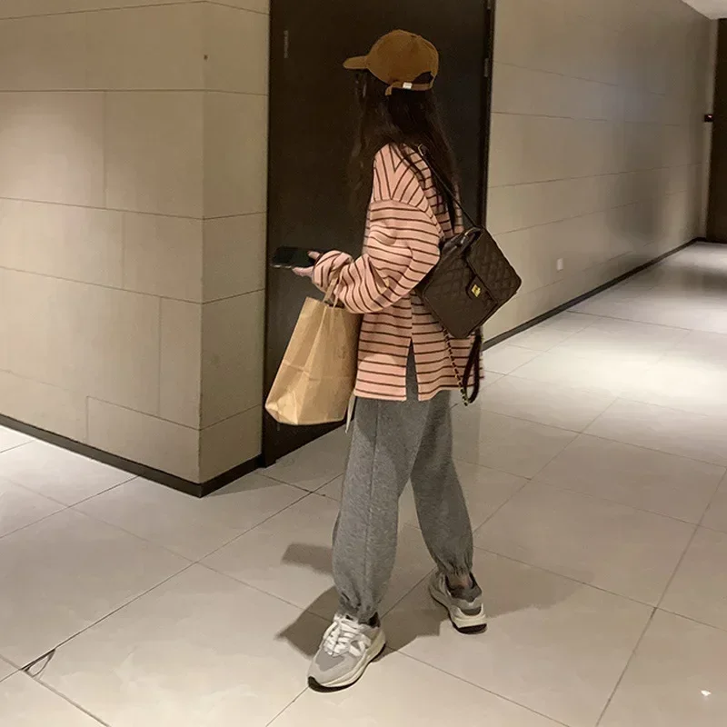 Pink Striped Long Sleeve T-shirt Women\'s Chic Loose-fit Inner Round Neck Sweatshirt 2023 Autumn New Lightweight Student Tops