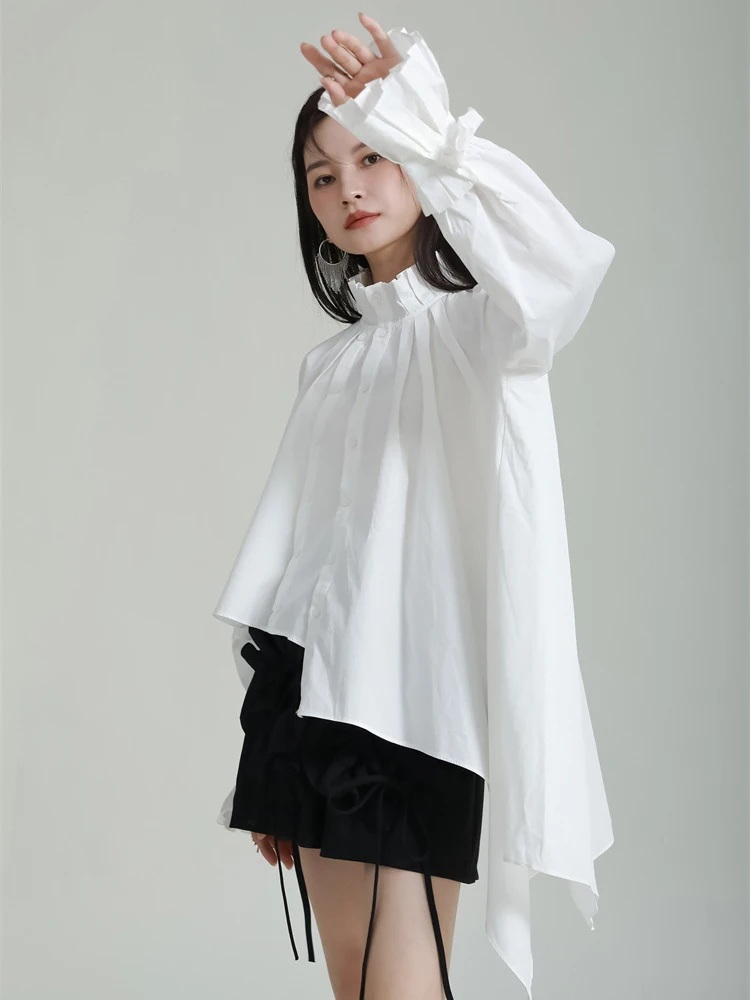 [EAM] Women White Pleated Irregular Big Size Blouse New Stand Collar Long Sleeve Shirt Fashion Tide Spring Autumn 2024 1DF5737