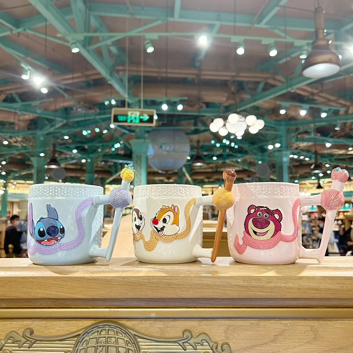 

Shanghai Disneyland cartoon cute Chichititi Ceramic Cup Winnie Drinking Coffee Cup