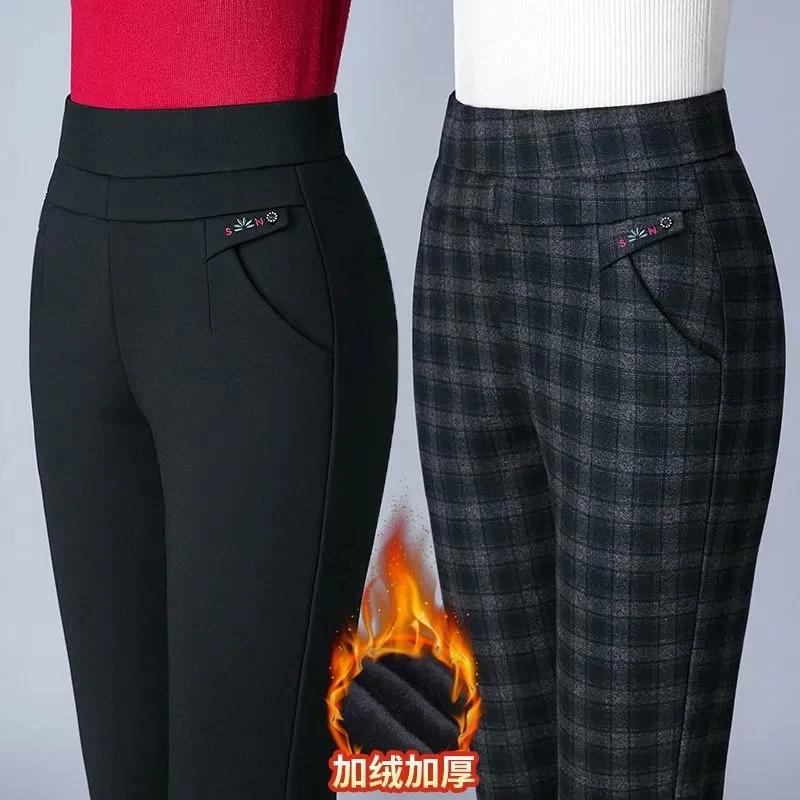 Pantalones rectos para madre 6XL, pantalones informales con cintura elástica a rayas para otoño, pantalones negros a cuadros elásticos cálidos de terciopelo grueso para invierno para mujer