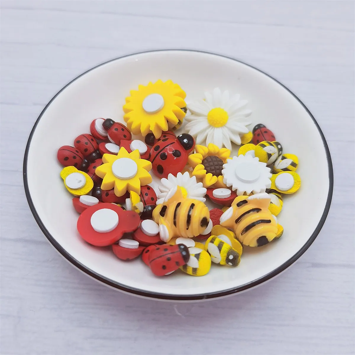 50pcs 13~22mm Self-Adhesive Resin Wood Mixed Bees Ladybugs Daisy Sunflower Flatback Stickers Embellishments For DIY Scrapbooking