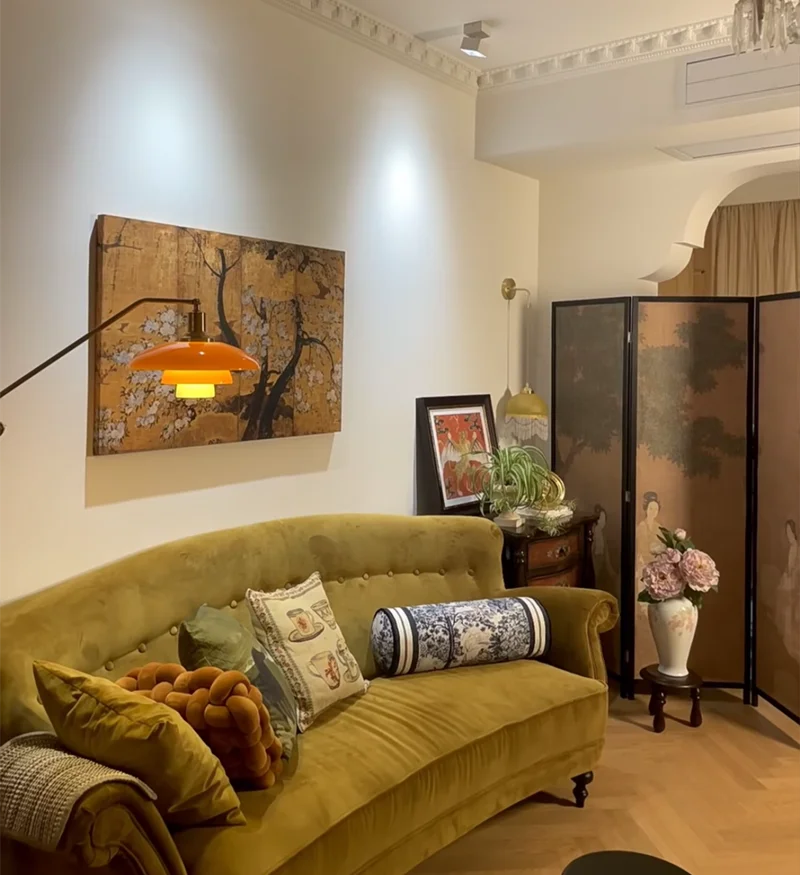 أريكة مخملية مصممة بمسند ظهر بني #6