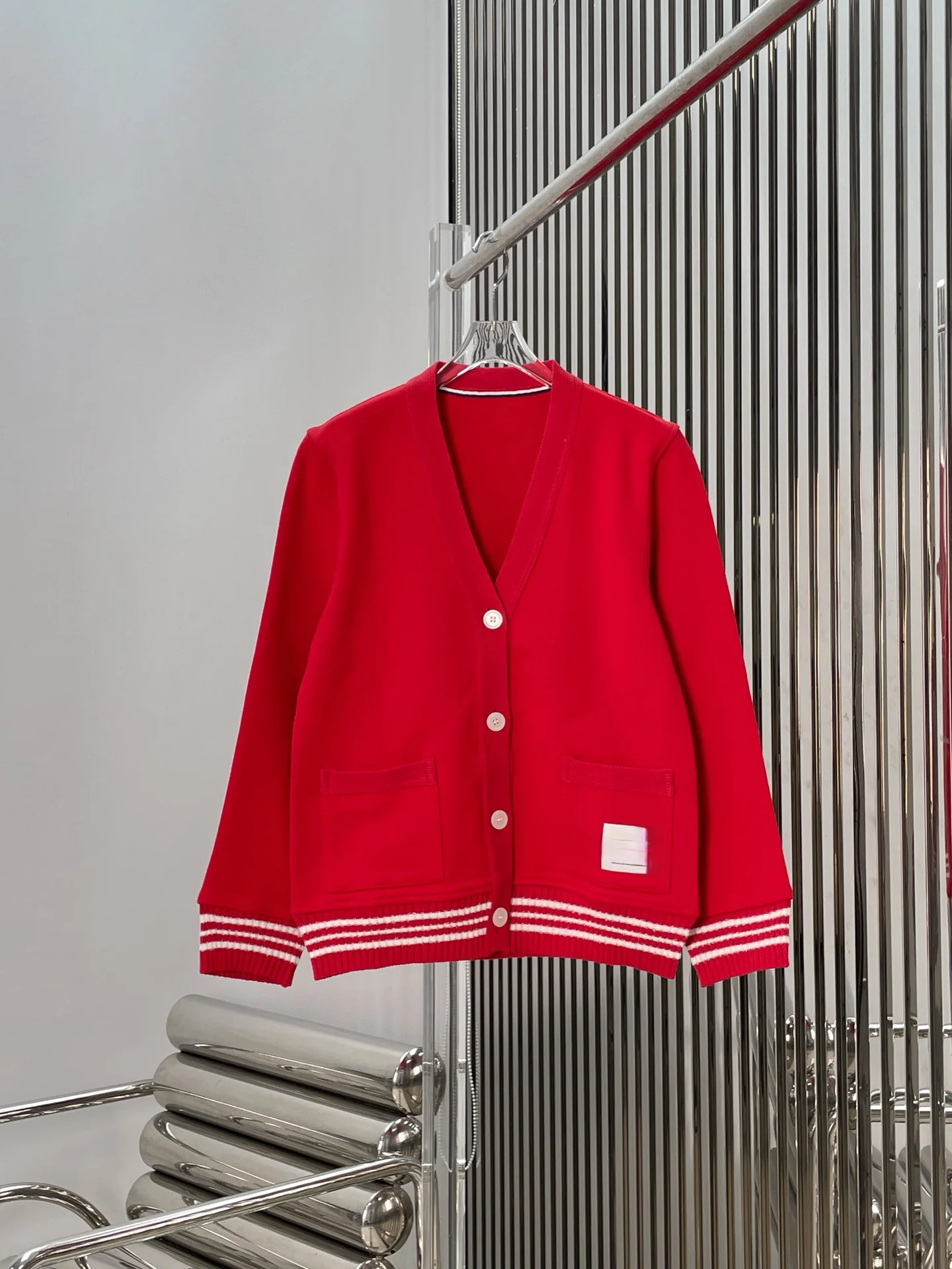 

Свободный вязаный кардиган с V-образным вырезом и длинными рукавами для женщин, в студенческом стиле, красный, на Новый год, стройнящий, универсальная верхняя одежда