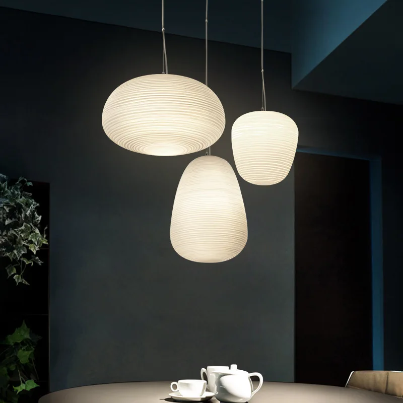 Lampe LED Suspendue en Verre Blanc, Design Nordique Moderne, Luminaire Décoratif d'Nik, Idéal pour un Salon