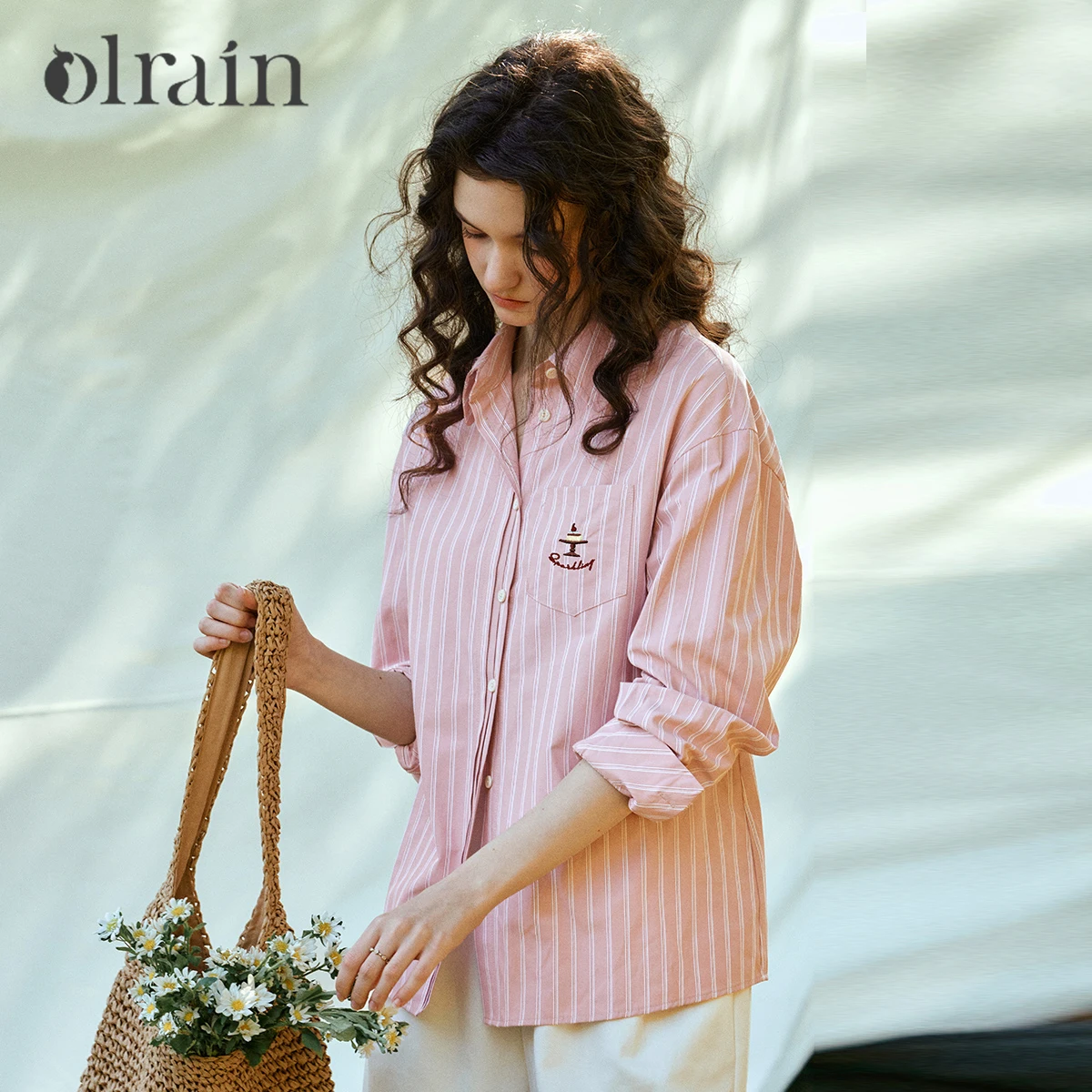OLrain Damen 2026 Neu Rosa Vertikal Gestreiftes Langarmhemd Französisch Lässig Minimalistisch Bestickte Revers-Bluse Locker Geschnitten O58CC003899