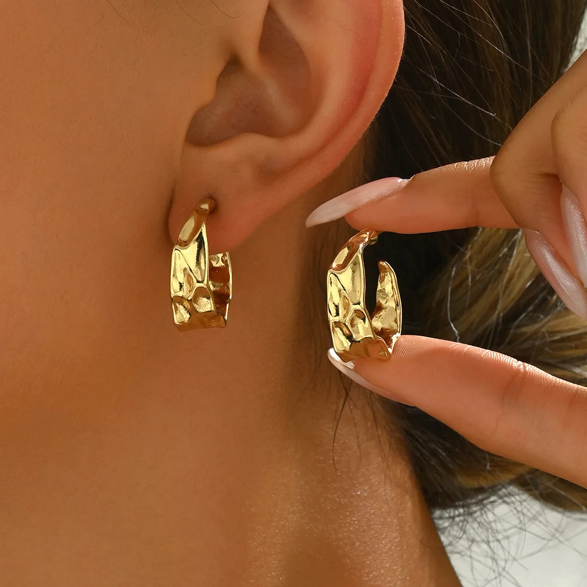 Cross-border hot-selling design sense niche French exaggerated atmosphere high-end sense light luxury earrings earrings wholesal