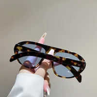 Nouvelles Lunettes de Soleil Ovales Dégradées Léopard Tendance pour Femme, Lunettes de Soleil Vintage Élégantes Dégradées pour Homme, Protection UV400 Extérieure, Verres Noirs 3