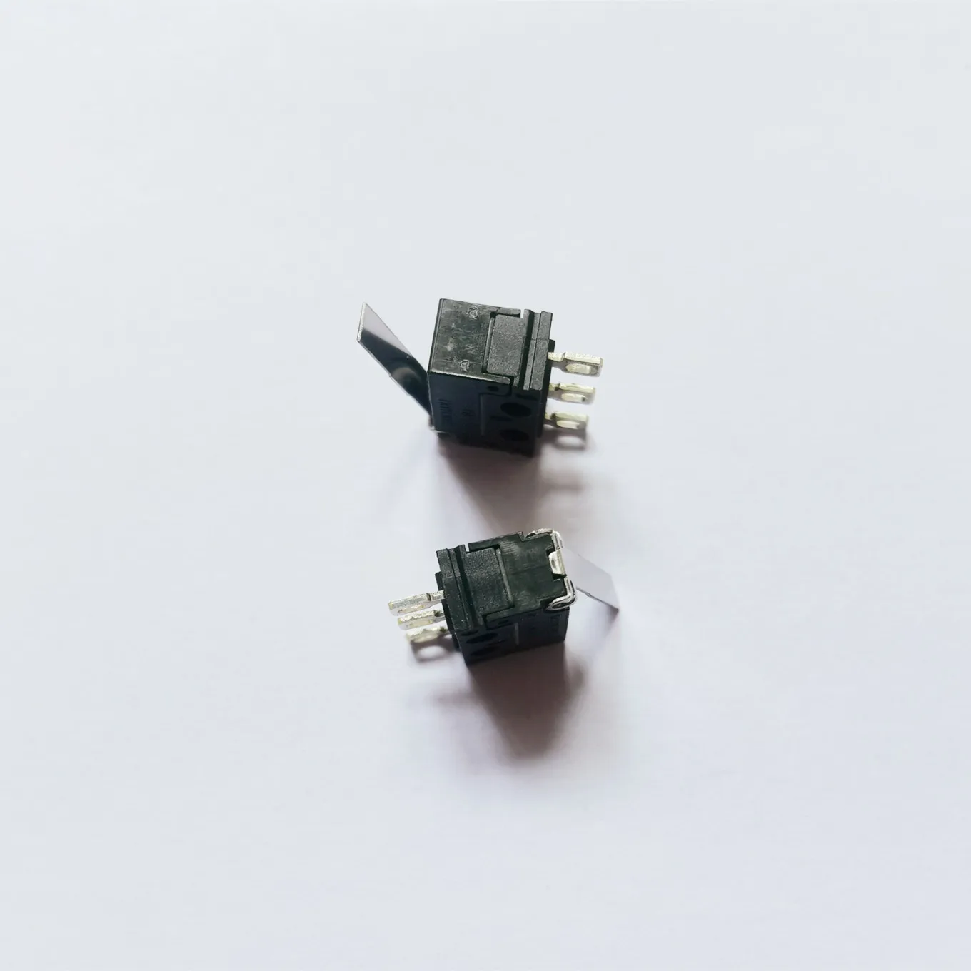 สวิตช์ควบคุมฝุ่นขนาดเล็กกันน้ำมีผนึกขนาดเล็ก100% MQS-57A ของแท้ใหม่2A125VAC 2A30VDC 3pin