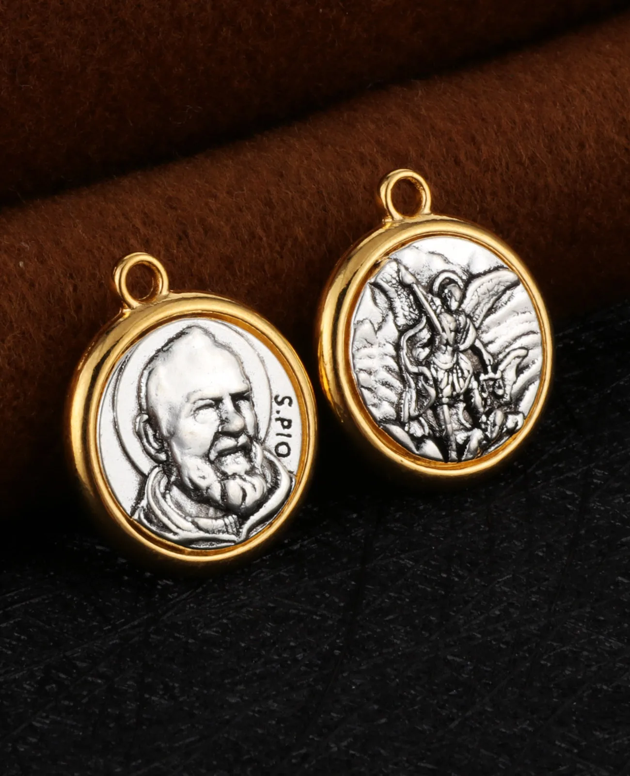 10 unids/lote medalla religiosa de Padre Pio, amuleto de San Miguel, colgante, dijes de Color dorado y plateado, collar DIY, accesorios para hacer joyas