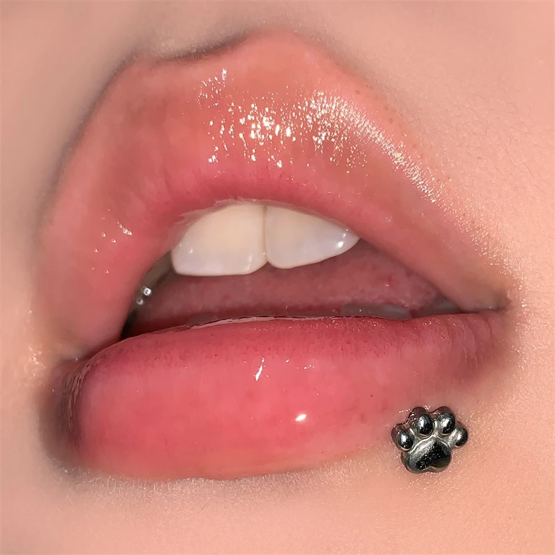 

Cute Bear Paw Lip Stud Titanium Steel Cat and Dog Paws Lip Piercing Lip Ring for Girls Earrings Fashion Body Jewelry