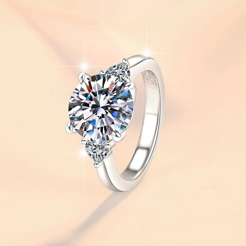 

Heart-Shaped Ring Moissanite 5Ct Women's PT950 Platinum - Diamond-like sparkle, fine heart craft, romantic vibe