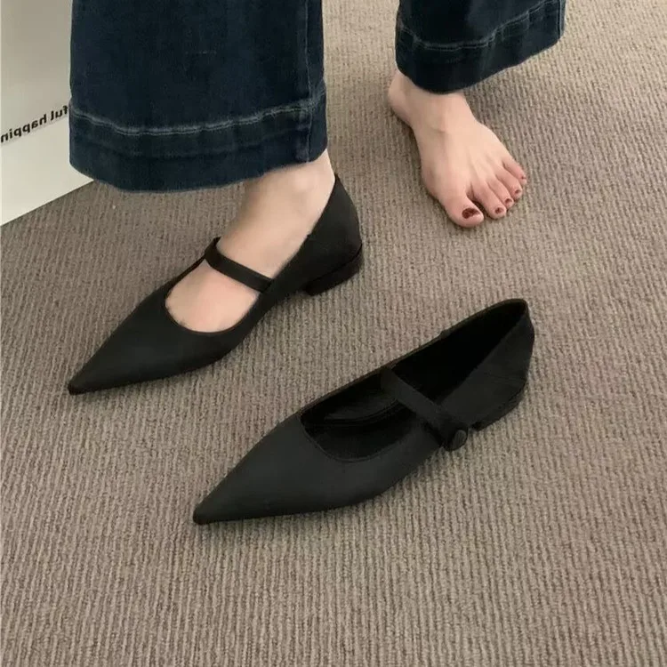 Mary Jane Shoes Retro Shallow Flat Shoes In The Summer of , The New Style with Skirts and Pointed Evening Winds and Low Heels.