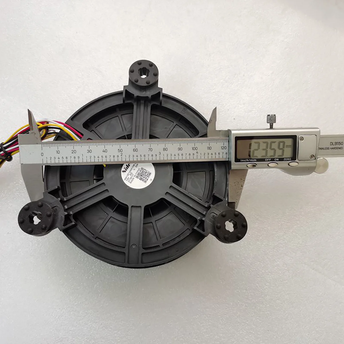 

Вентилятор для холодильника GW12E12MS1DB-57Z32, 120 мм, 12В, 0.22А, большой, 4-контактный