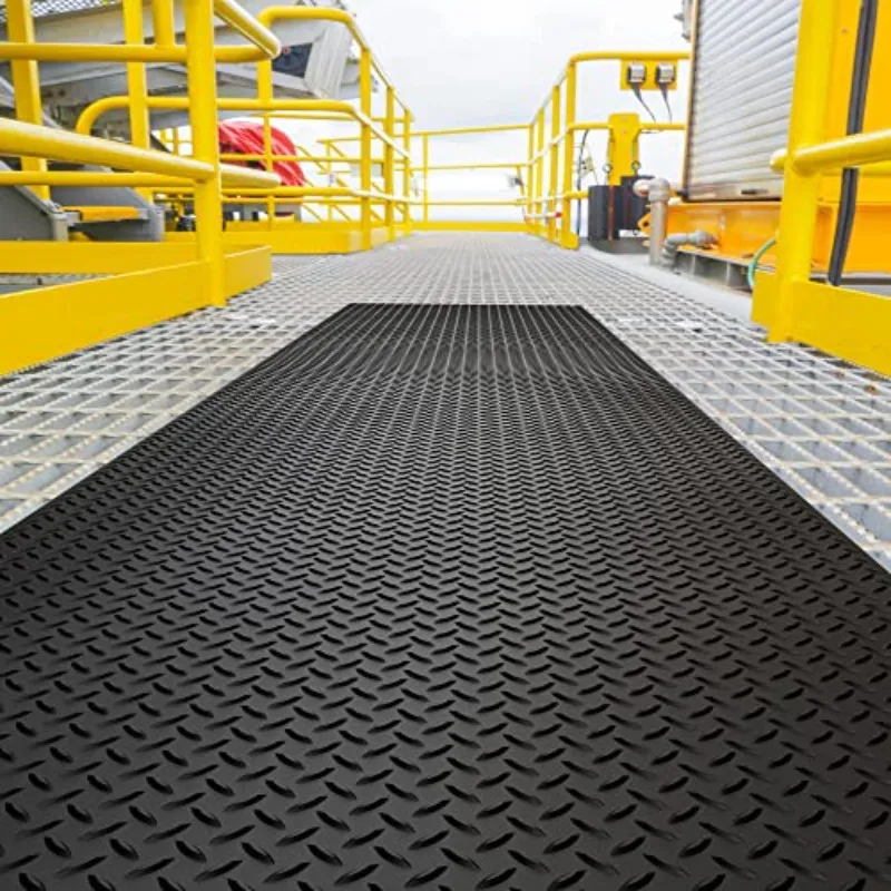 Diamond Patterned Commercial Grade Heavy-duty Floor Mat, Suitable for Garages, Industrial Sites, and High Traffic Areas in Black