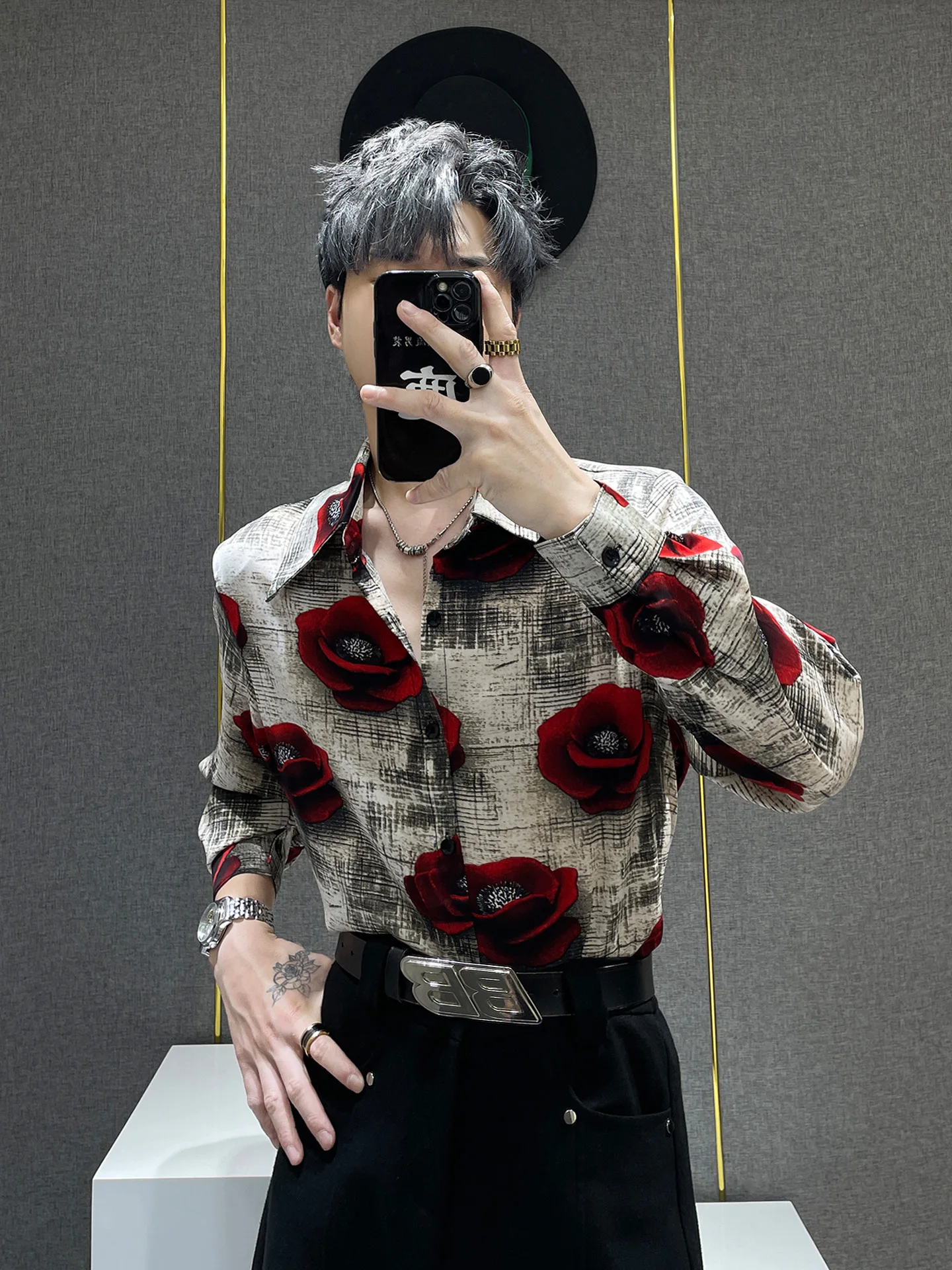 

Новая летняя мужская рубашка с длинным рукавом из ледяного шелка с узором из роз, свободного кроя, с отложным воротником, тонкая, молодежная, модная, бренд Deer Deer