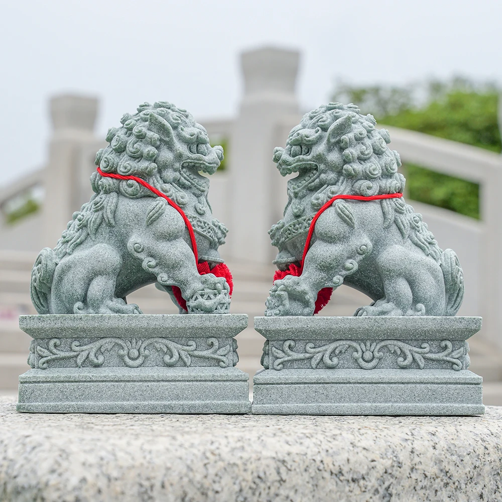 Chinesische kleine Steinlöwen-Ornamente, Miniatur-Szene zur Anziehung von Reichtum, Ornamente im nationalen Stil, Tischdekoration aus grünem Sandstein