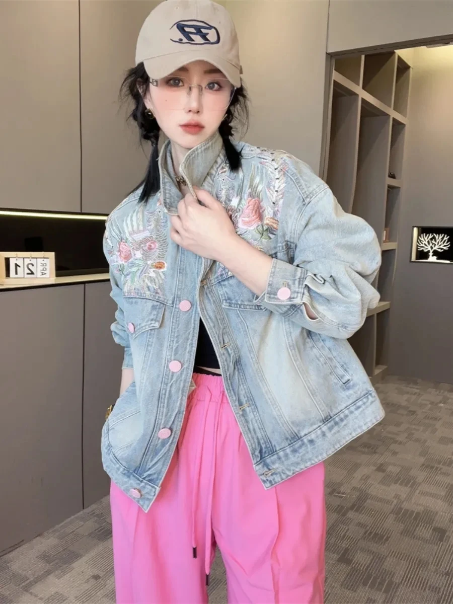Giacca di jeans corta primavera autunno 2025 Cappotto di jeans da donna con ricamo nuovo Capispalla di jeans da donna in stile cinese Cappotto di jeans larghi da donna