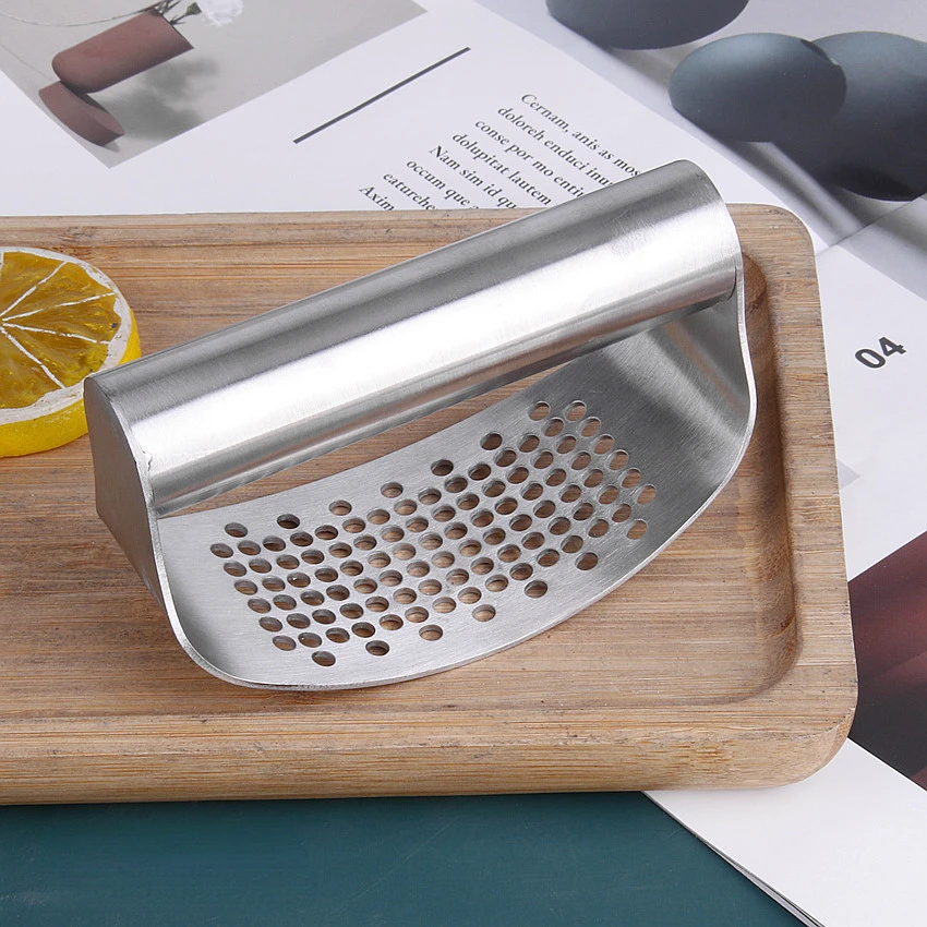 

Stainless steel garlic press household small garlic masher kitchen manual circular garlic masher garlic mashing tool
