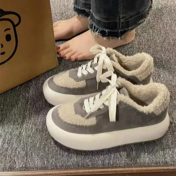 Nuove scarpe di peluche con suola spessa e pane caldo per le donne autunno e inverno nuove scarpe da donna sportive e per il tempo libero alla moda